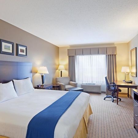 Holiday Inn Express & Suites Malone, An Ihg Hotel Room photo