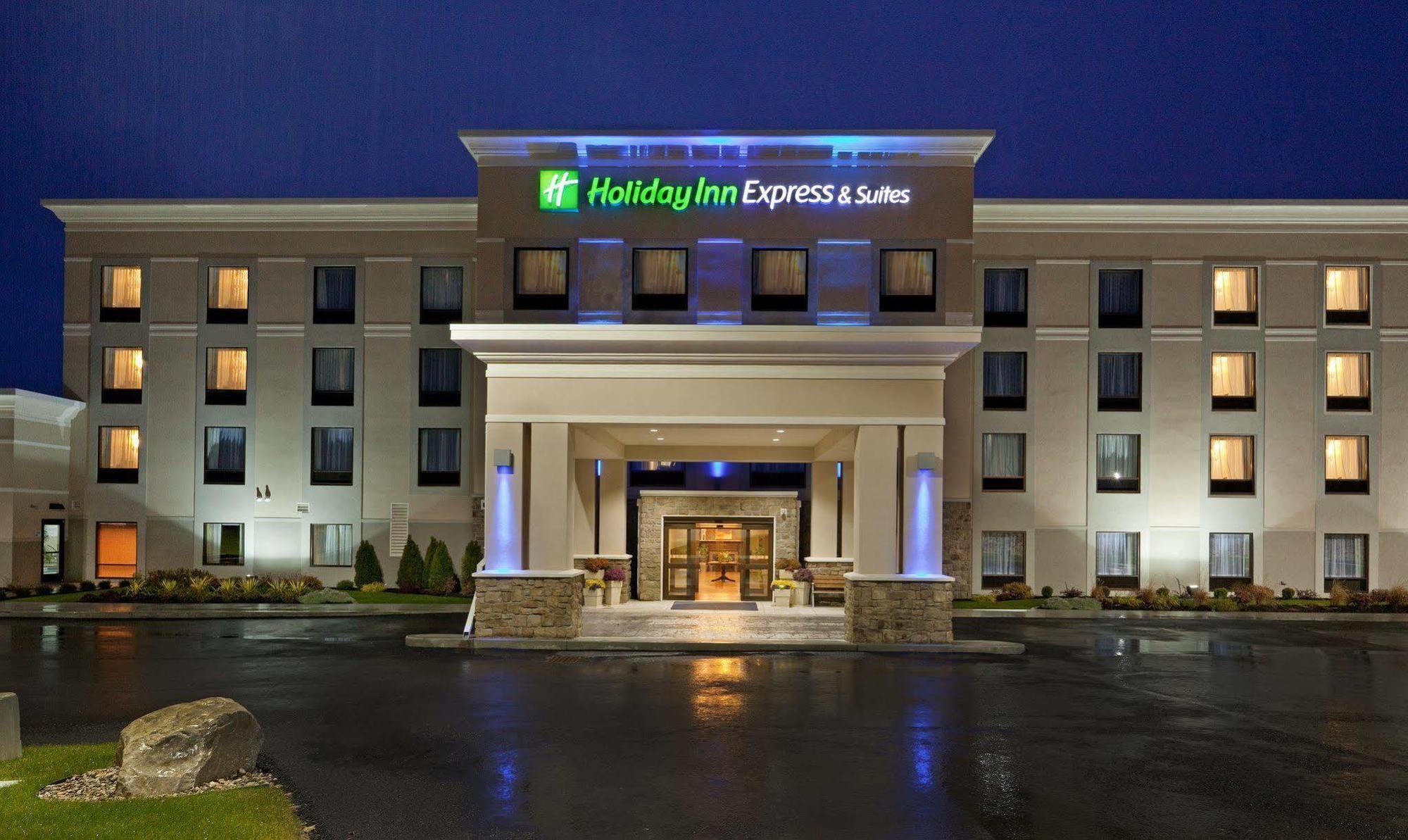 Holiday Inn Express & Suites Malone, An Ihg Hotel Exterior photo